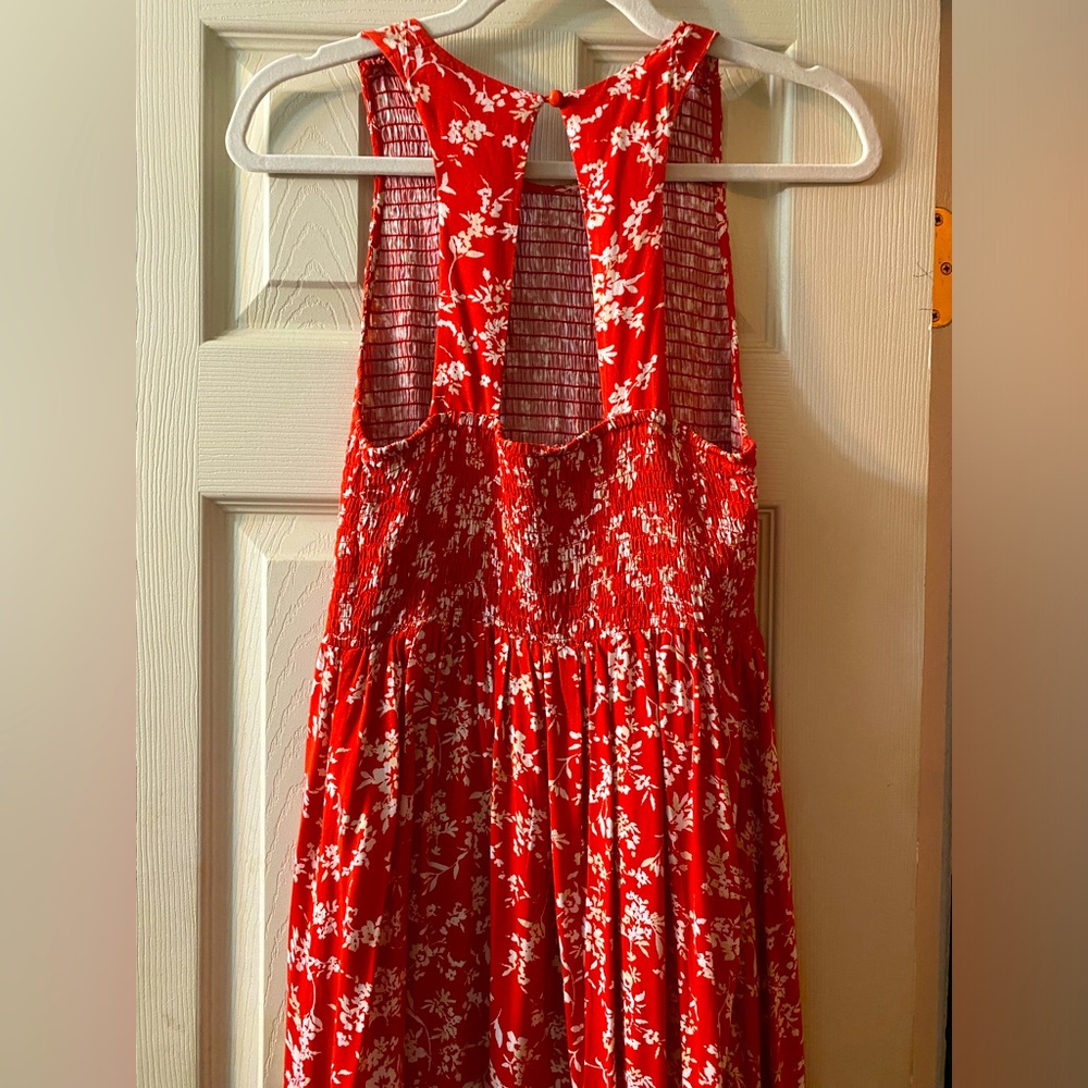 ⭕️ BOGO! Sleeveless Red and White Floral Midi Sundress - Picture 2 of 8